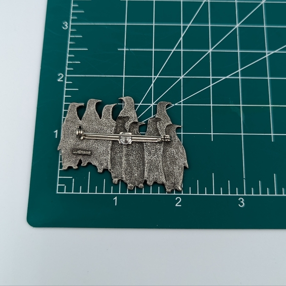 Vintage JJ Pewter Penguins Pin Brooch signed  1988 - Picture 7 of 7